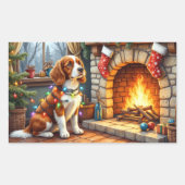 Brittany Spaniel Fireplace with Christmas Lights Rechteckiger Aufkleber (Vorderseite)