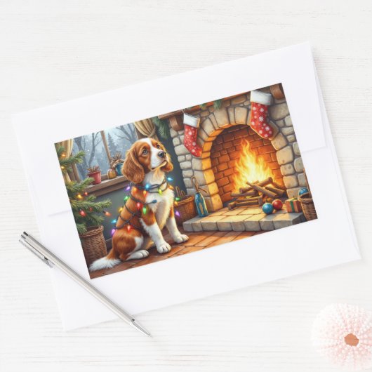 Brittany Spaniel Fireplace with Christmas Lights Rechteckiger Aufkleber (Umschlag)