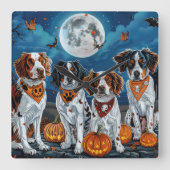Brittany Spaniel Halloween Spooky Quadratische Wanduhr (Vorderseite)