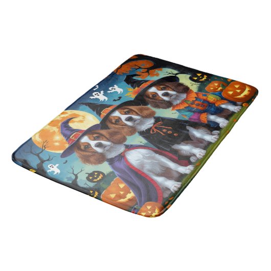 Brittany Spaniel Hogs Pumpkin Halloween Funny Badematte (Schrägansicht)