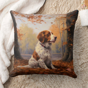 Brittany Spaniel im Herbstlaubfall inspiriert Kissen