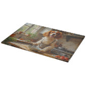 Brittany Spaniel kocht in der Küche Schneidebrett (Ecke)