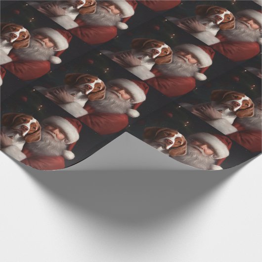 Brittany Spaniel mit Weihnachten im Weihnachtsmann Geschenkpapier (Ecke)