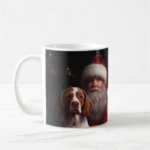 Brittany Spaniel mit Weihnachten im Weihnachtsmann Kaffeetasse