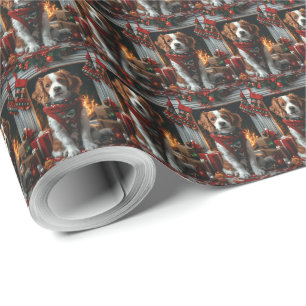 Brittany Spaniel mit Weihnachtsgeschenken Kamin Geschenkpapier