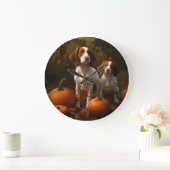 Brittany Spaniel Welpe Autumn Delight Pumpkin Große Wanduhr (Zuhause)