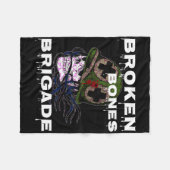 Broken Bones Brigade' Skull Skateboarding Fleecedecke (Vorderseite (Horizontal))