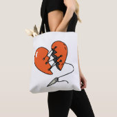 Broken Heart Red Tasche (Von Nahem)