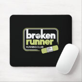 Broken Runner Running Club Rückschläge in C Mousepad (Mit Mouse)