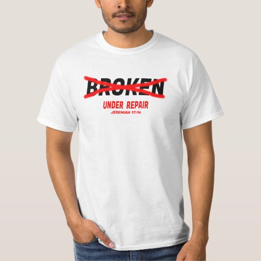 BROKEN unter Reparatur von hellfarbenen T-Shirts (Vorderseite)