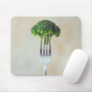Brokkoli-Röschen auf einer Gabel Mousepad