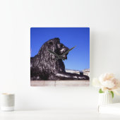 Bronze Lion Trafalgar Square Quadratische Wanduhr (Zuhause)