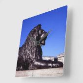Bronze Lion Trafalgar Square Quadratische Wanduhr (Winkel)