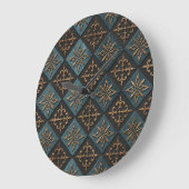 Bronze Textur mit Schnitzmuster. Große Wanduhr (Winkel)
