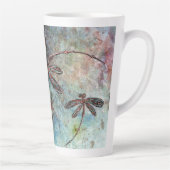 Bronze-verzauberte Libellen auf einem magischen Hi Milchtasse (Rechts)