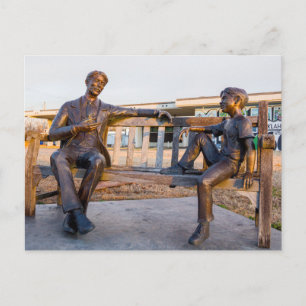 Bronzestatue von jung und alt im Gespräch Feiertagspostkarte