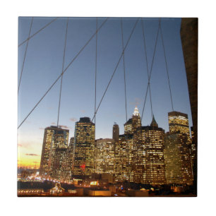 Brooklyn Bridge bei Dämmerung mit Manhattan-Skylin Fliese