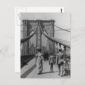 Brooklyn Bridge Crossing Postkarte (Vorne/Hinten)