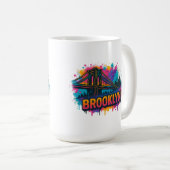 Brooklyn Bridge Graffiti Pop Art – Farbige Stadtan Kaffeetasse (VorderseiteRechts)