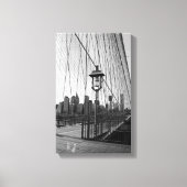 Brooklyn Bridge Lamp in B&W auf Leinwand (Vorderseite)