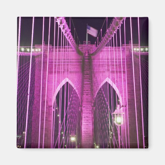 Brooklyn Bridge Lit Lila Magnet (Vorne)
