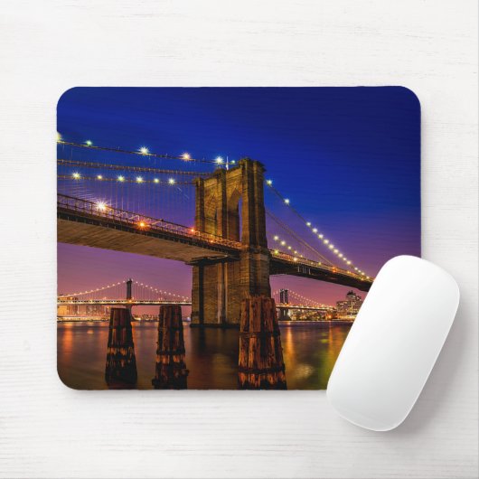 Brooklyn Bridge, New York City at Night Mousepad (Mit Mouse)