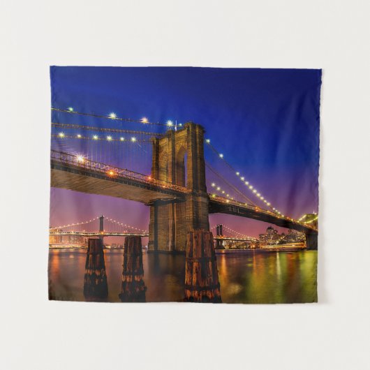 Brooklyn Bridge, New York City at Night Wandteppich (Vorderseite (Horizontal))