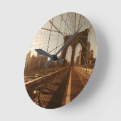 Brooklyn Bridge. Runde Wanduhr (Winkel)