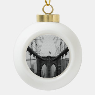 Brooklyn Bridge schwarz-weiß Weihnachtsbaumanhänge Keramik Kugel-Ornament