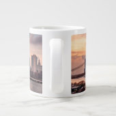 Brooklyn Bridge und Lower Manhattan Jumbo-Tasse (Rückseite)