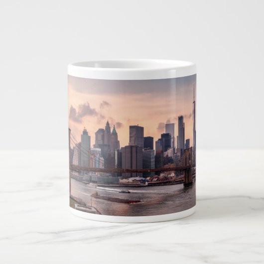 Brooklyn Bridge und Lower Manhattan Jumbo-Tasse (Vorderseite)