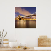 Brooklyn Bridge und Manhattan bei Nacht. Poster (Küche)