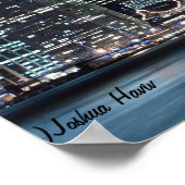 Brooklyn Bridge und Manhattan Skyline bei Nacht Poster (Ecke)