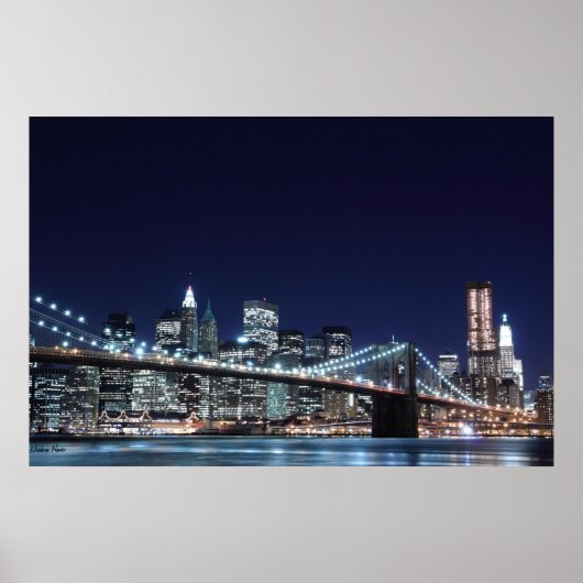 Brooklyn Bridge und Manhattan Skyline bei Nacht Poster (Vorne)