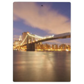 Brooklyn-Brücke und Manhattan nachts Klemmbrett (Rückseite)