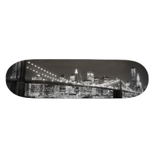 Brooklyn-Brücke und Manhattan-Skyline Skateboard