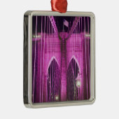 Brooklyn-Brücken-Lit lila Ornament Aus Metall (Rechts)
