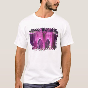 Brooklyn-Brücken-Lit lila T-Shirt