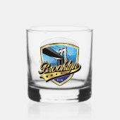 Brooklyn Elegant Gold Swoosh Logo Design Whiskyglas (Vorderseite)
