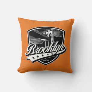 Brooklyn-Schild mit Swoosh-Design Kissen