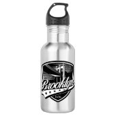 Brooklyn Shield mit Swoosh Design Edelstahlflasche (Vorderseite)