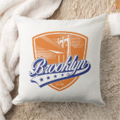 Brooklyn Shield mit Swoosh Design Kissen (Decke)
