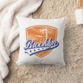 Brooklyn Shield mit Swoosh Design Kissen (Decke)