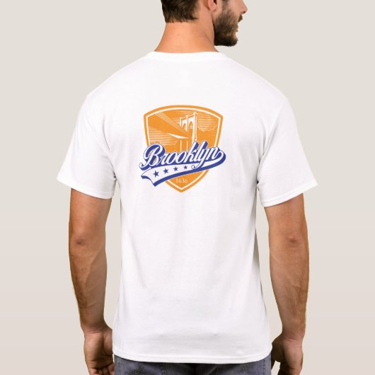 Brooklyn Shield mit Swoosh Design T-Shirt (Rückseite)
