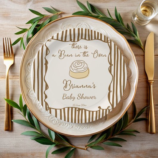 Brötchen im Ofen backende Babyparty mit Monogramm Pappteller