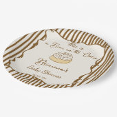 Brötchen im Ofen backende Babyparty mit Monogramm Pappteller (Schrägansicht)