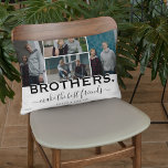 BROTHERS-Angebot und Foto Collage Geschenk Dekokissen<br><div class="desc">Ein besonderes und unvergessliches Foto-Collage Geschenk für Brüder. Das Design verfügt über ein 4 (4) Foto Collage Layout, mit dem 4 eigene Brudergeschichten angezeigt werden können. Das süße Zitat lautet "BROTHERS make the best friends" mit einem niedlichen kleinen Herz. Einfach die Namen anpassen, um dies zu einem besonderen Geschenk für...</div>