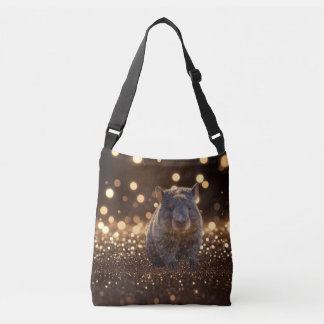 Brown Baby Wombat on Brown Bokeh Bliss, Tragetaschen Mit Langen Trägern