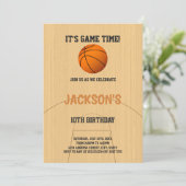 Brown Basketball Einladung zum Geburtstag (Stehend Vorderseite)