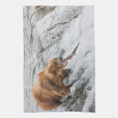 Brown Bear Catches Red Salmon Geschirrtuch (Vertikal)